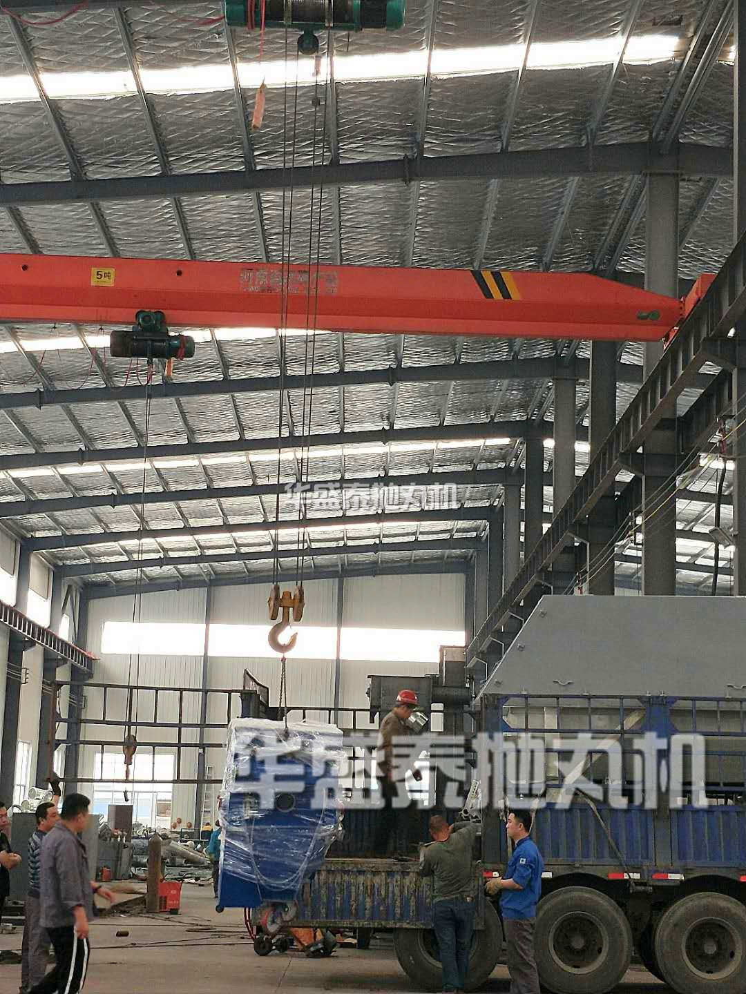 发货大连葫芦岛HST550路面抛丸机装车现场图
