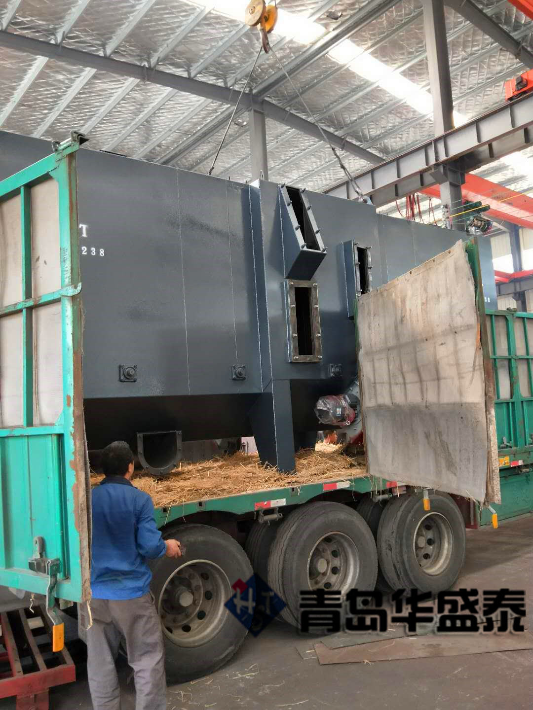 发往陕西榆林6910轨道通过式抛丸机发货现场